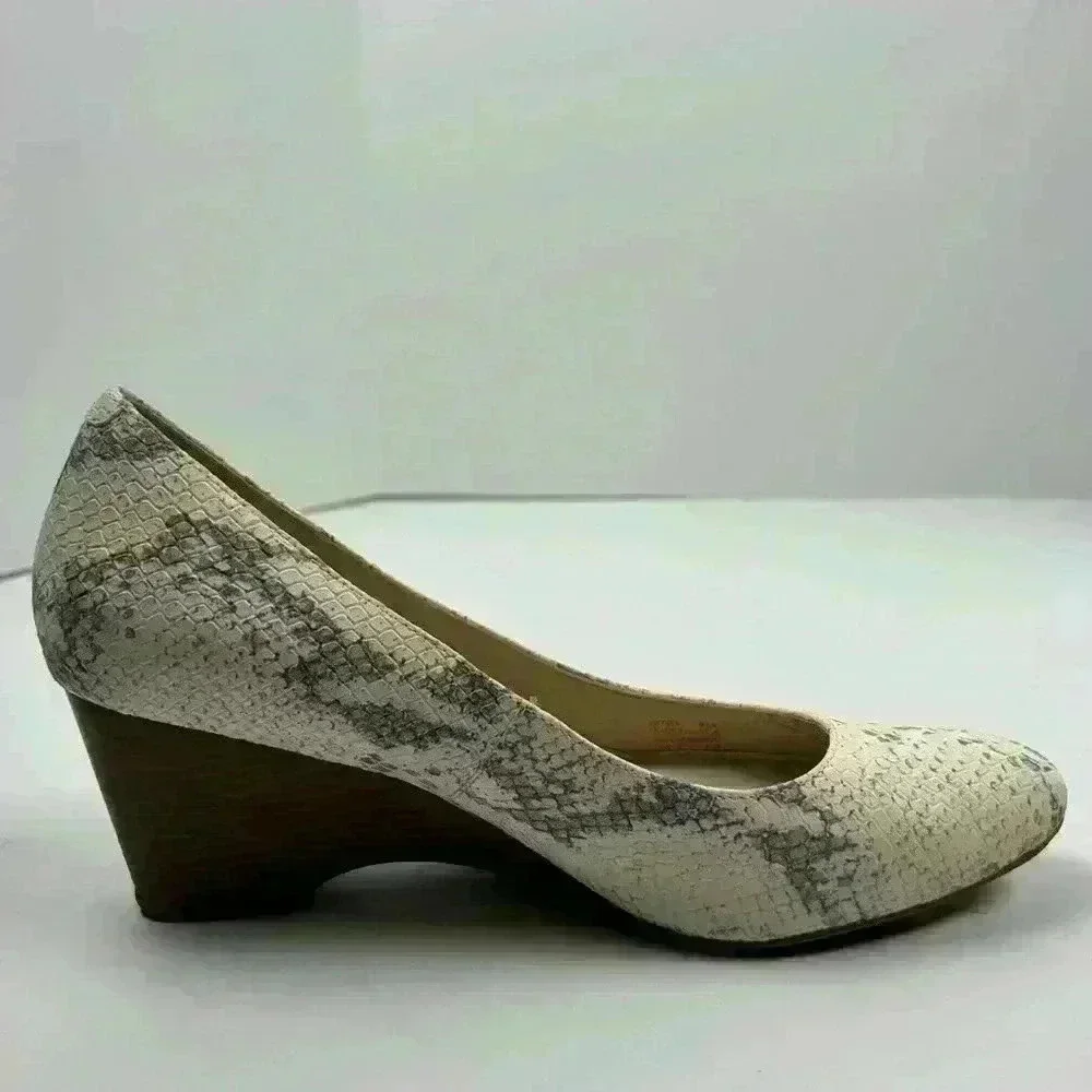 COLE HAAN The Go-to‎ Wedge Chalk Python Snake  Print- Size 8.5